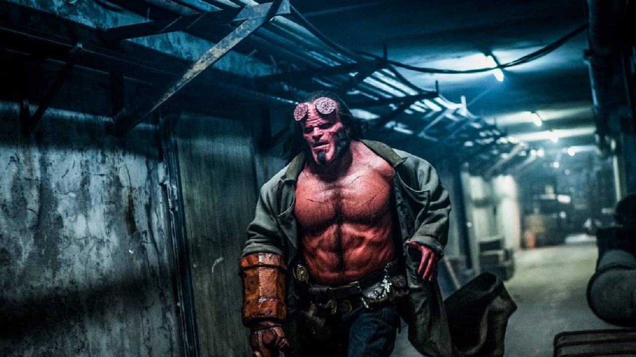 Koppen gaan rollen in bloederige 'Hellboy'
