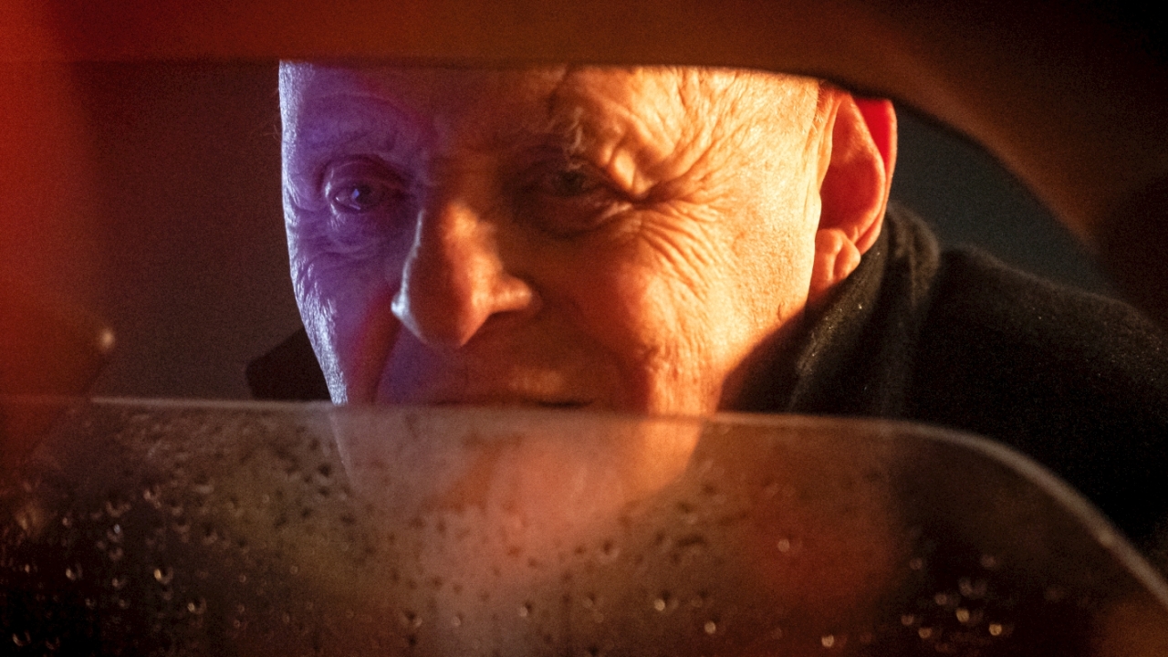 'Locked': Anthony Hopkins is het enige lichtpuntje in uitgekauwde formule