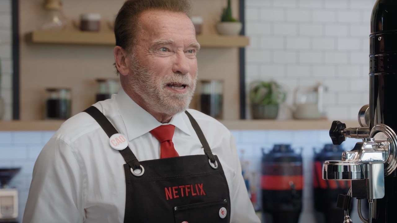 Gal Gadot is Arnold Schwarzenegger 'de baas' in hilarische Netflix-promo