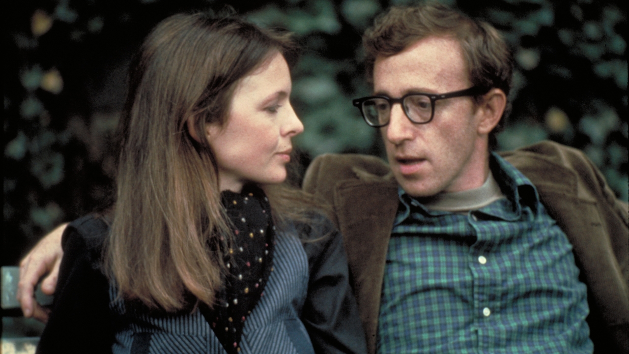 Topregisseur Woody Allen is en blijft bekritiseerd: nu open over huwelijk met dochter van zijn ex-vrouw