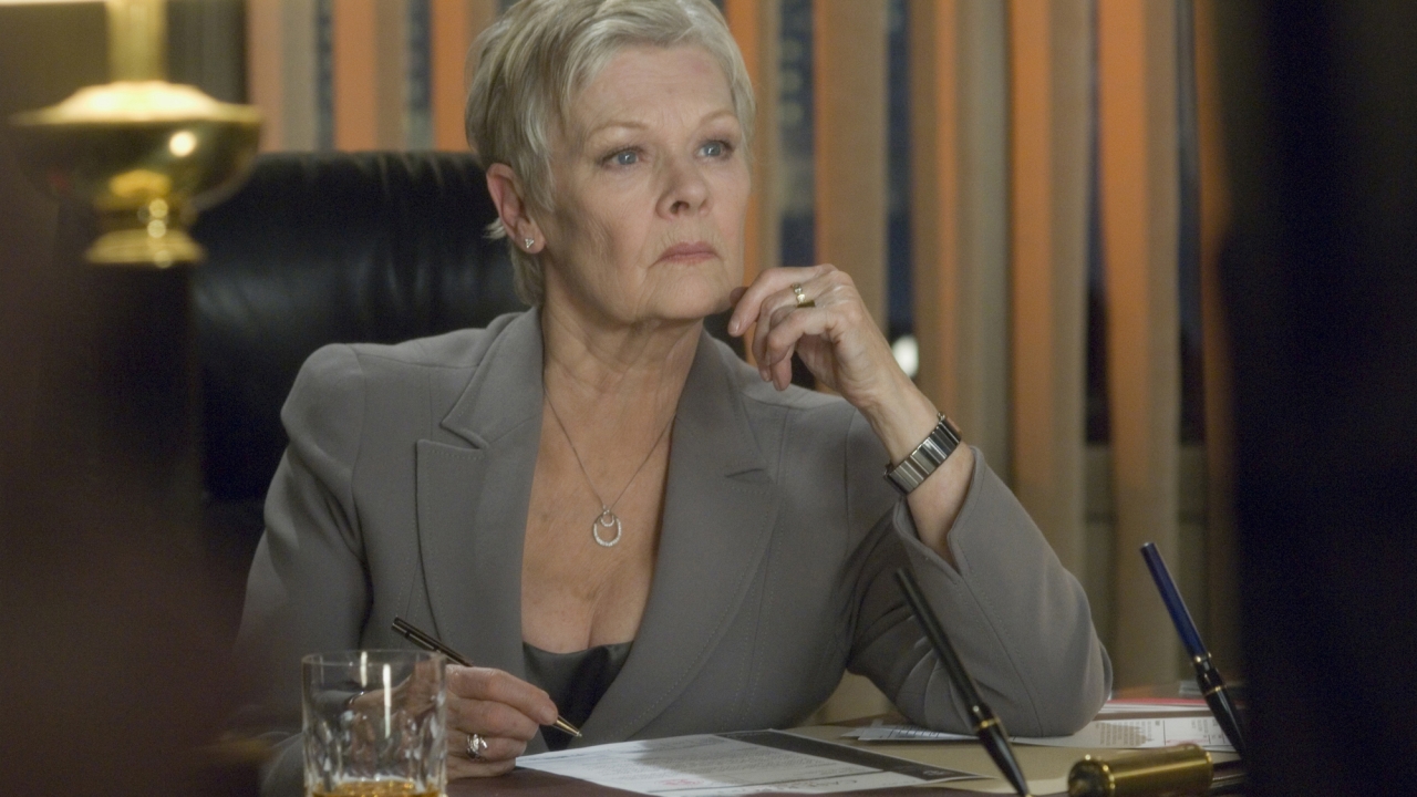 Deze acteur weigerde oogcontact te maken met Judi Dench: "Hij keek nooit naar mij"