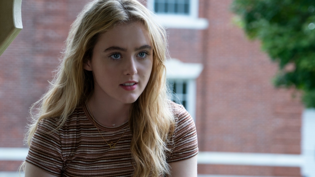 Marvel-ster Kathryn Newton pronkt met lijf in strak jurkje op Insta-foto's