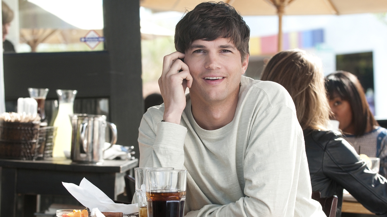 Aston Kutcher ligt flink onder vuur vanwege deze uitspraak over jonge Hilary Duff