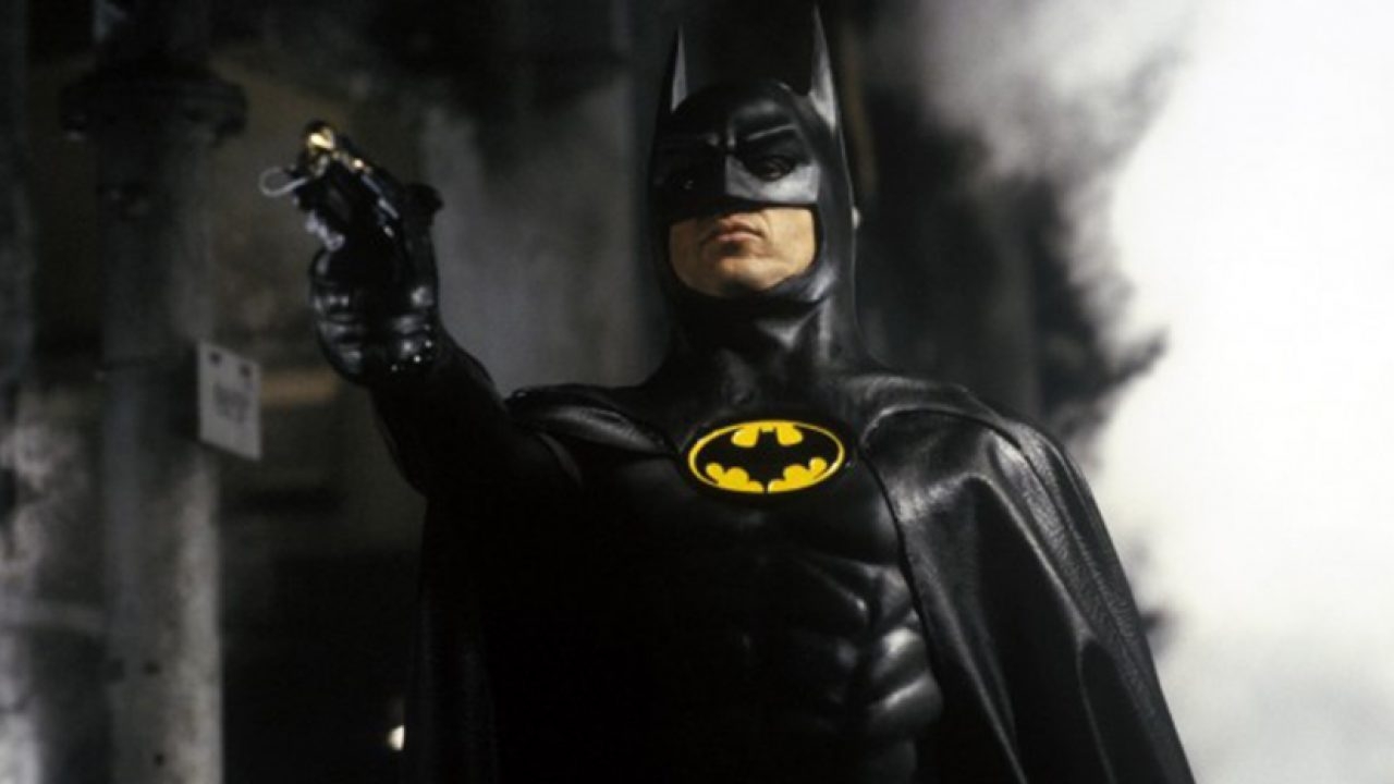 Eindelijk een eerste duidelijke blik van Michael Keatons nieuwe Batman outift!