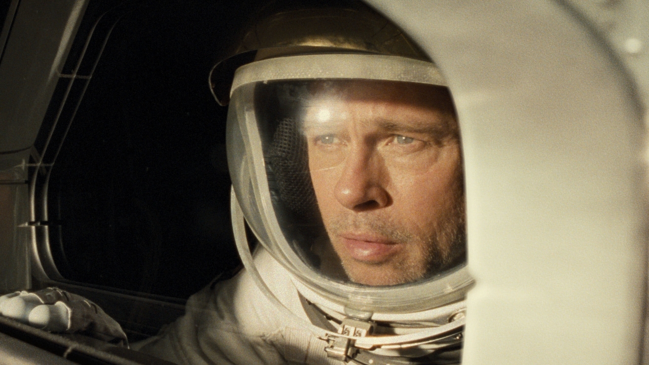 Brad Pitt voert vanuit NASA gesprek met astronaut in de ruimte (video)