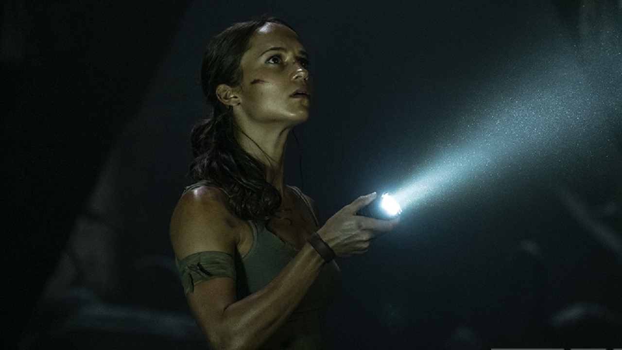 Foto's Alicia Vikander als de stoere en sexy Lara Croft in 'Tomb Raider'