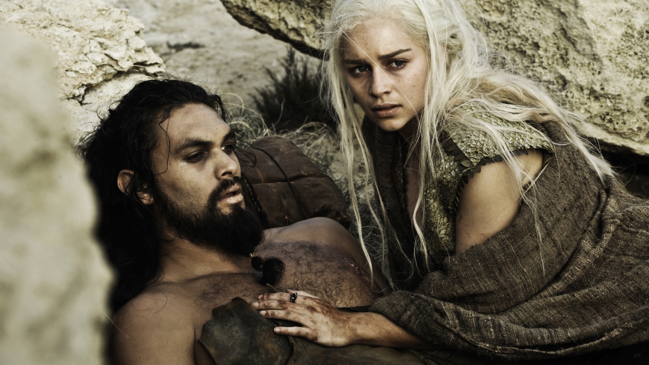 Emilia Clarke was geschokt hoe Jason Momoa omging met intieme scène in 'Game of Thrones'