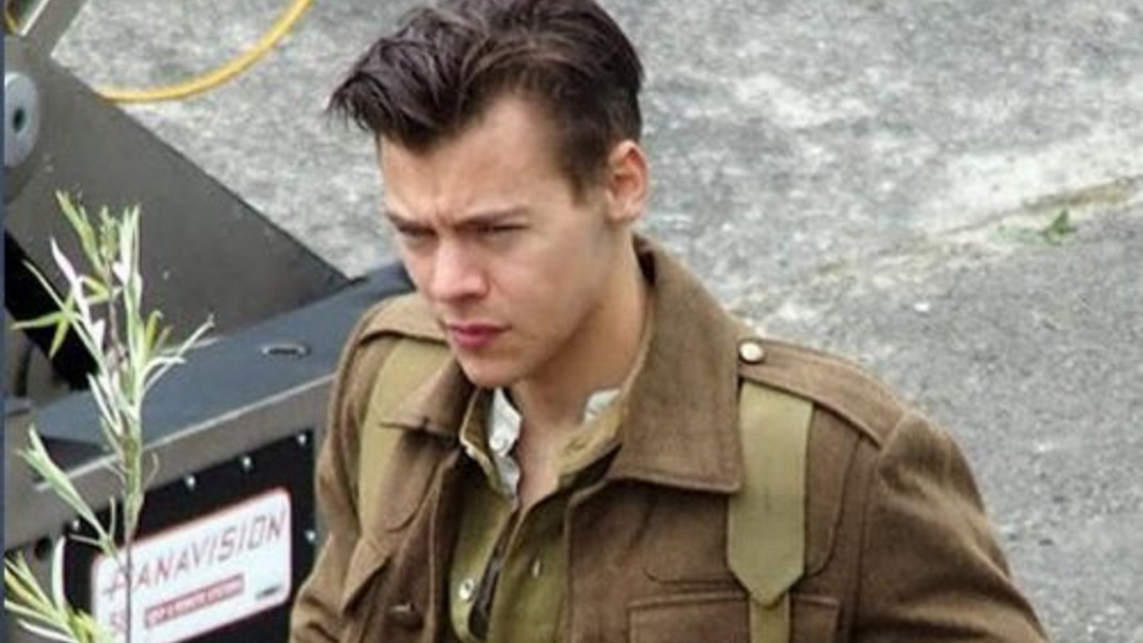 Harry Styles op nieuwe setfoto's Christopher Nolans 'Dunkirk'