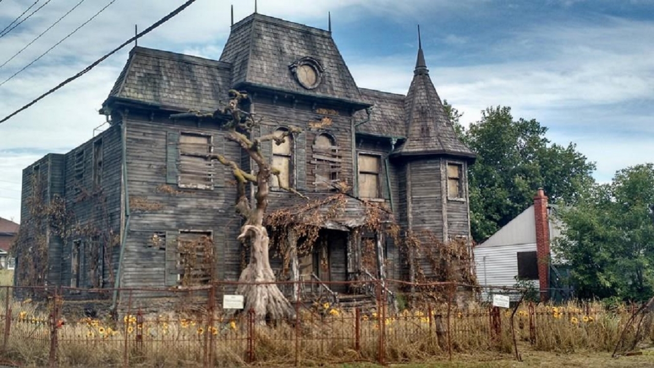 Behoorlijk creepy 'IT'-huis ontdekt