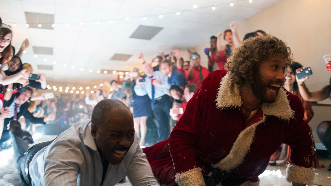 Vier korte tv-spotjes voor kerstkomedie 'Office Christmas Party'