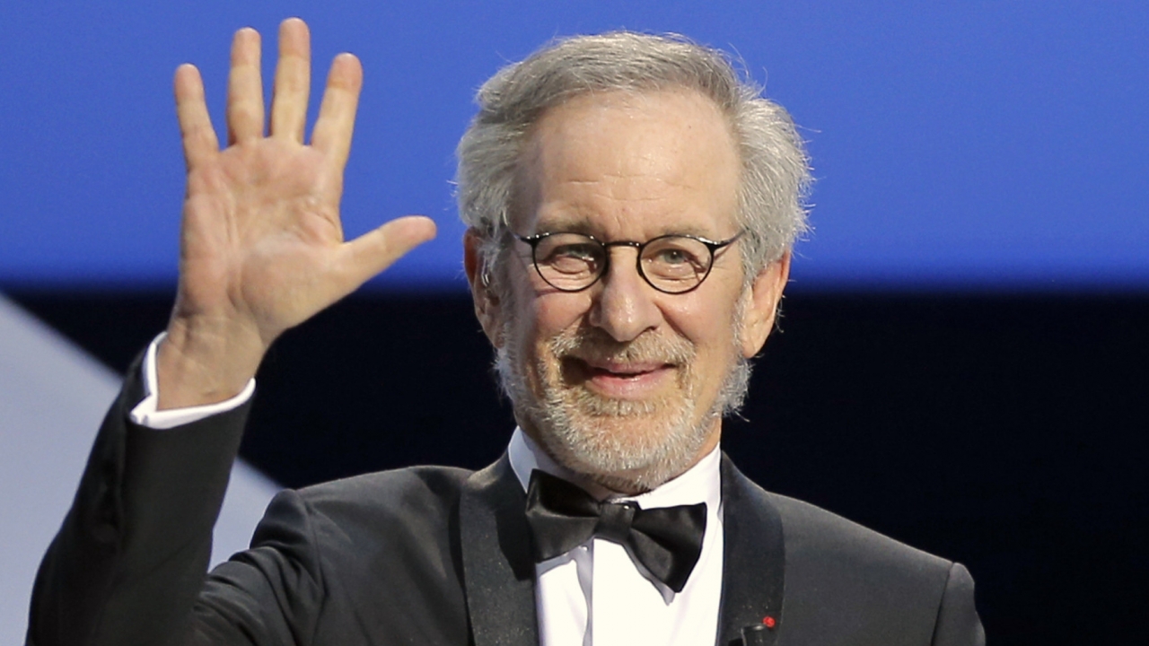 Steven Spielberg koopt filmrechten S.L. Grey's boek 'The Apartment'