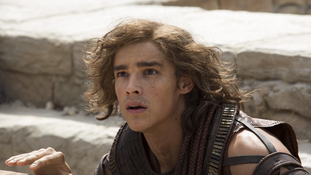 'Gods of Egypt'-acteur Brenton Thwaites houdt een 'Interview With God'