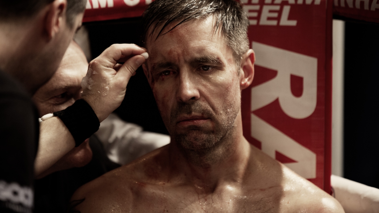 Paddy Considine krijgt klappen in trailer boksfilm 'Journeyman'