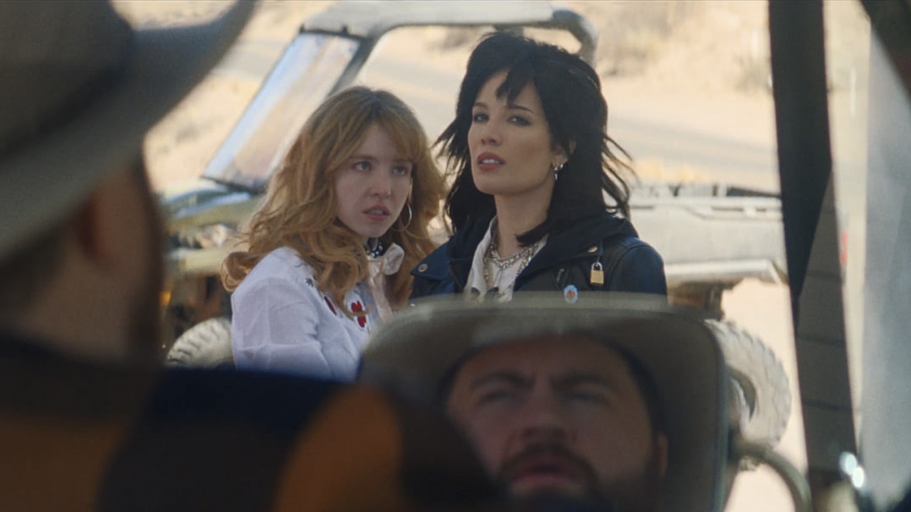 Halsey blijft achter 'Americana' staan te midden van kritiek op de reclamecampagne van co-ster Sydney Sweeney