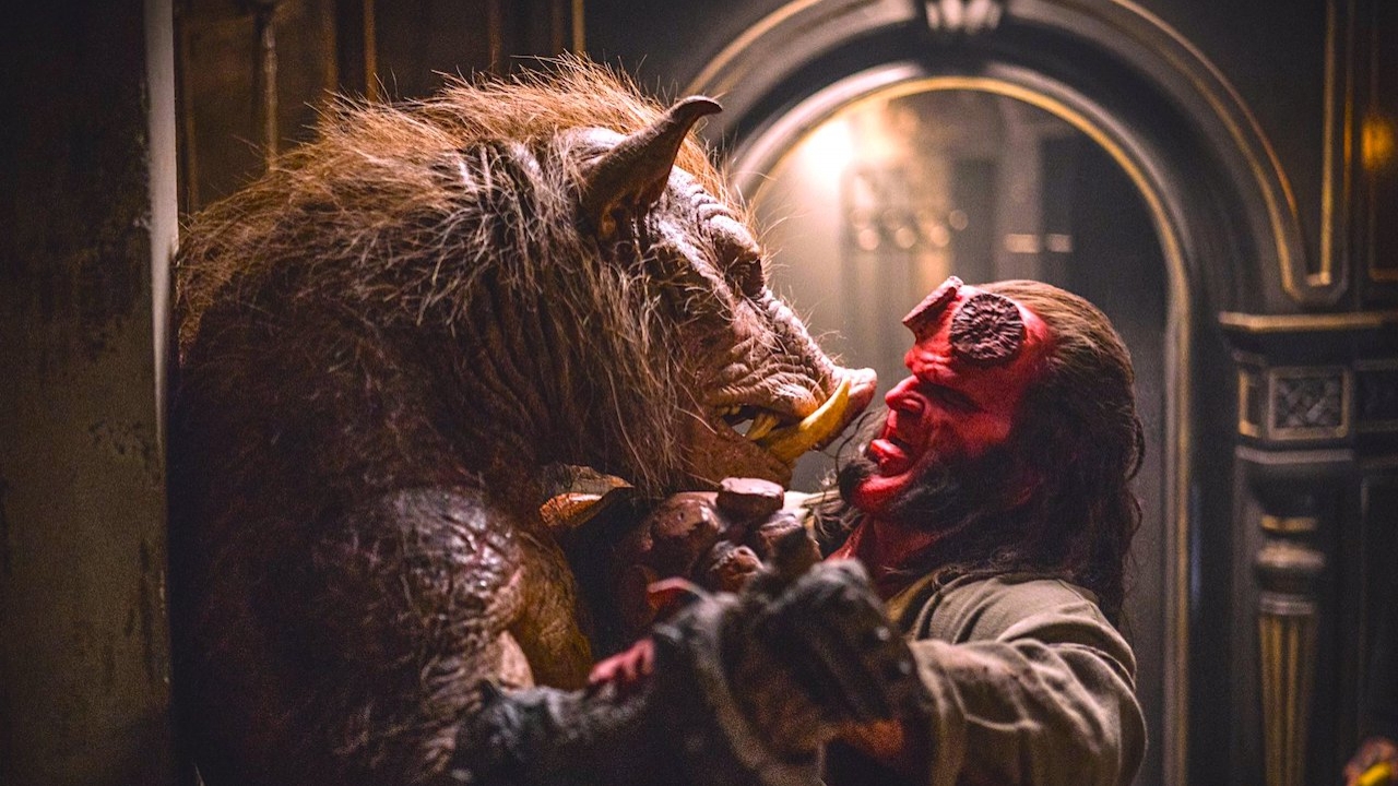 David Harbour vecht als 'Hellboy' tegen duivelse monsters in veel nieuwe beelden R-rated reboot