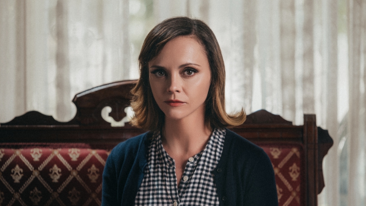 Christina Ricci krijgt met een monster te maken in griezelige trailer 'Monstrous'