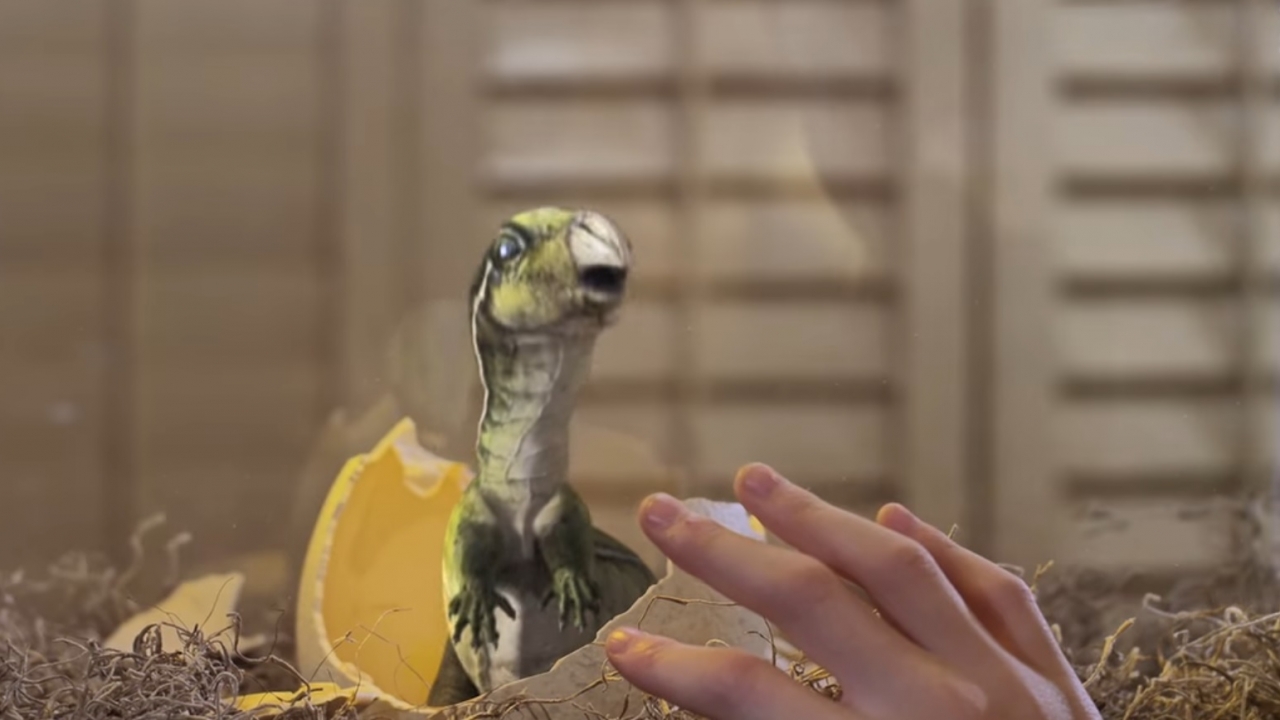 Lieve dino in eerste trailer 'Jurassic School'