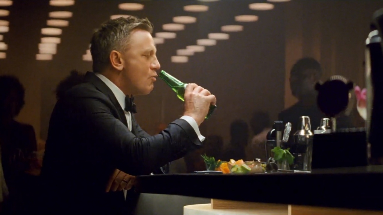 Alcoholvrije James Bond in 'No Time to Die' reclamevideo
