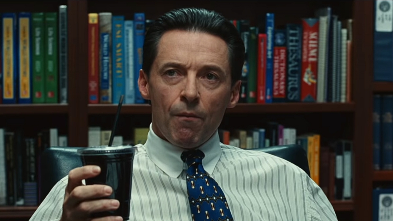 Hugh Jackman als gehaaide oplichter in eerste trailer 'Bad Education'