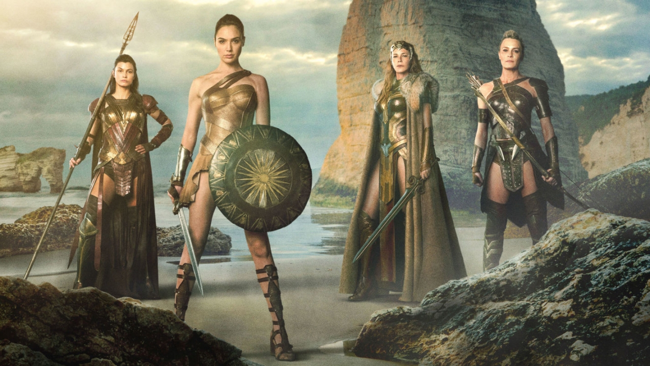 Amazons 'Justice League' reageren op ophef te blote kostuums