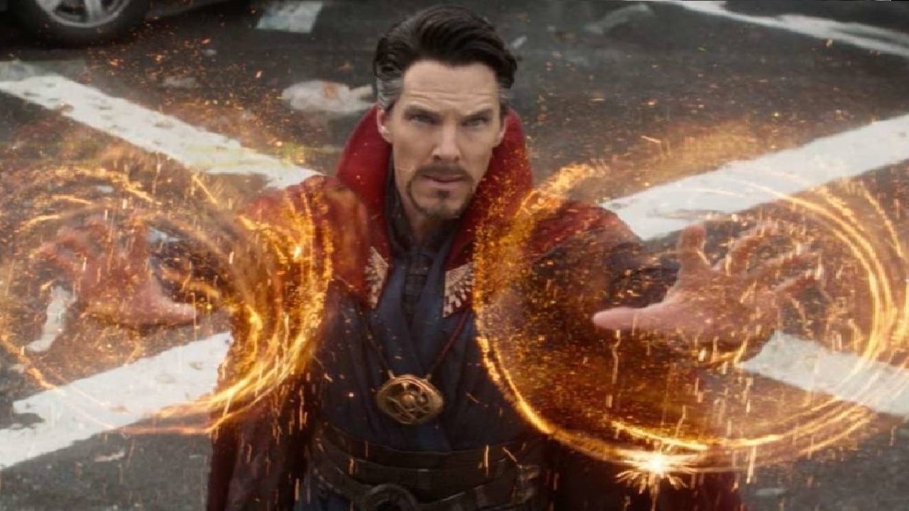 Kritiek op 'Doctor Strange 2' door regisseur 'The Marvels': "hadden ze nooit moeten doen"