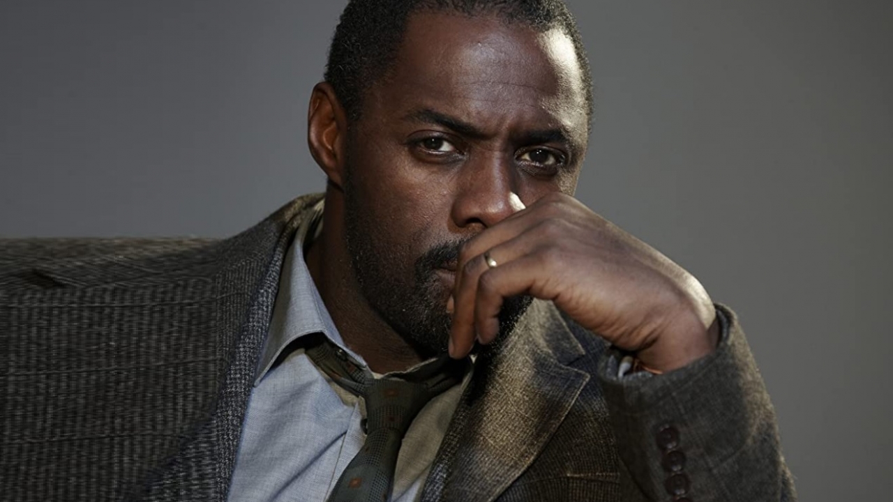 Idris Elba oog in oog met gigantische leeuw in thriller 'Beast'