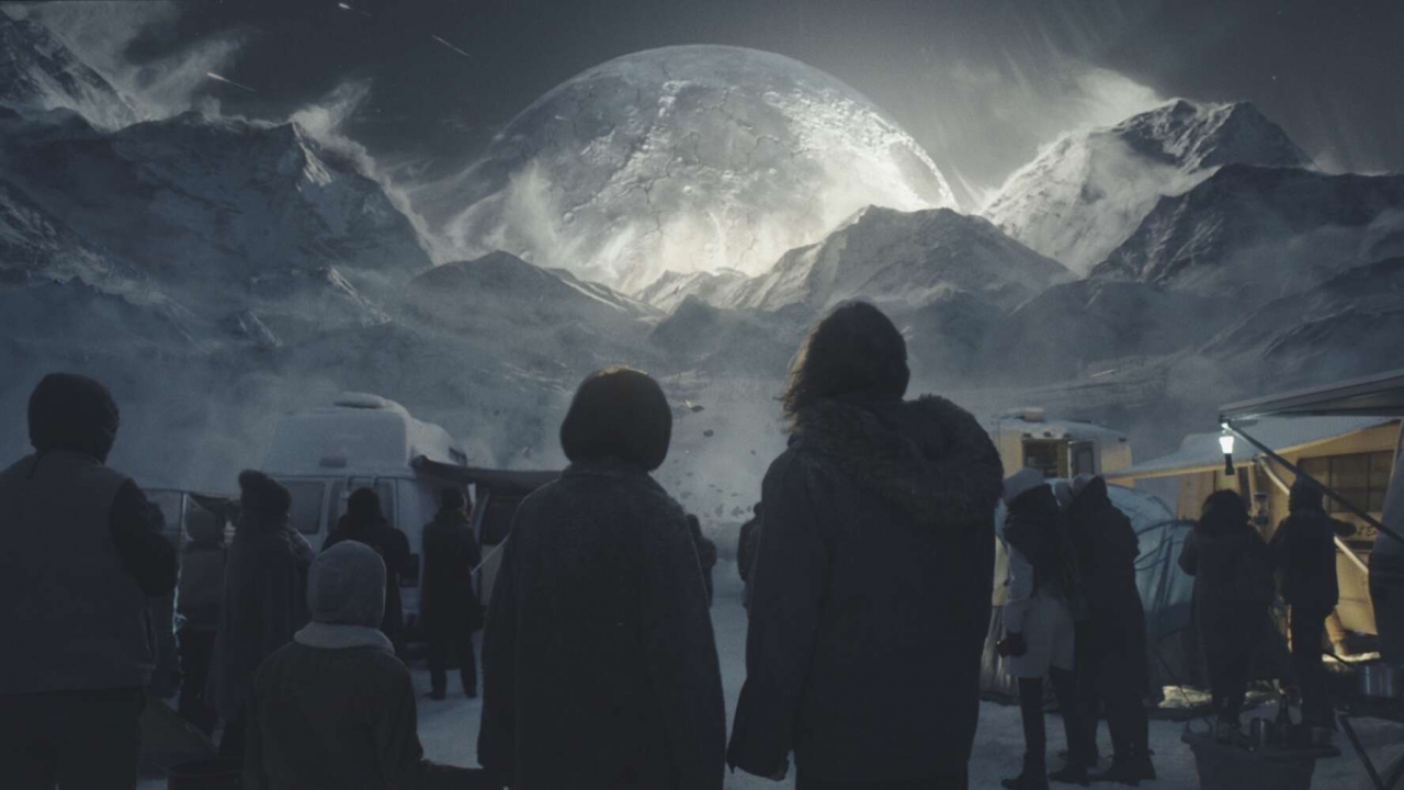 'Moonfall' reikt naar de maan maar crasht op Aarde en blijkt een flop van epische proporties