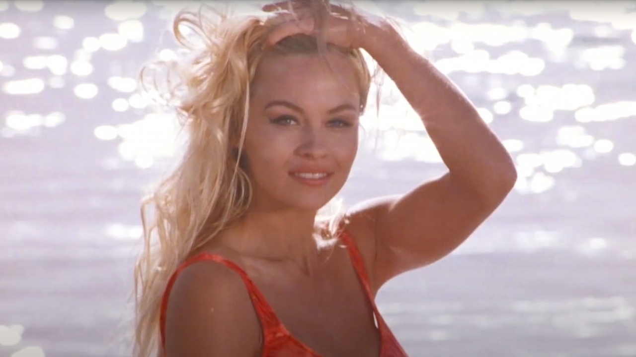 Pamela Anderson zegt dat Tim Allen naakt op haar afkwam