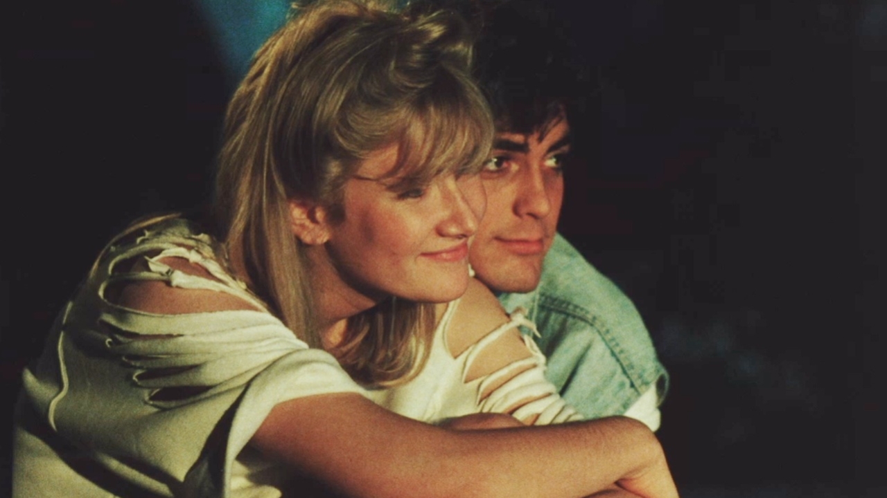 George Clooney debuteerde in deze verschrikkelijk slechte sequel op een 'Jaws' rip-off