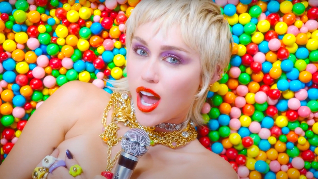 Waarom Miley Cyrus tien jaar lang loog over haar ontmaagding