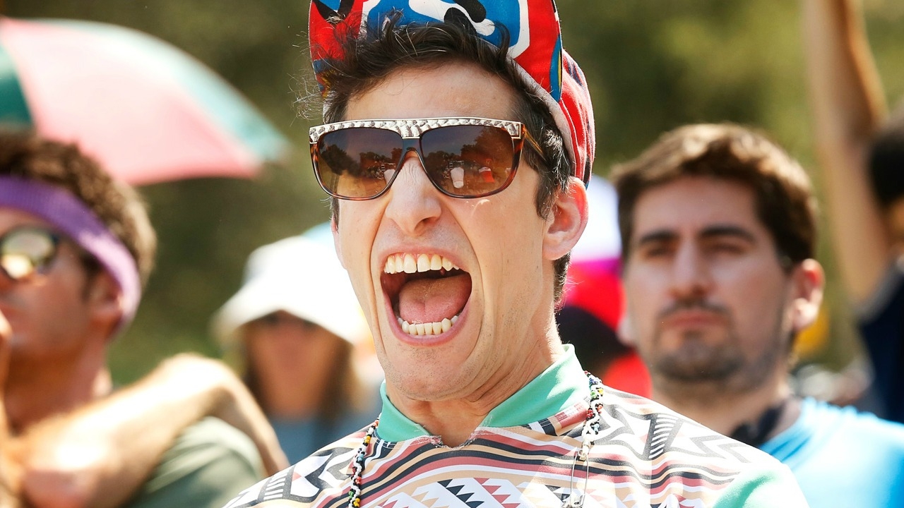 Teaser: Andy Samberg spot met wielrennen en doping in 'Tour De Pharmacy'