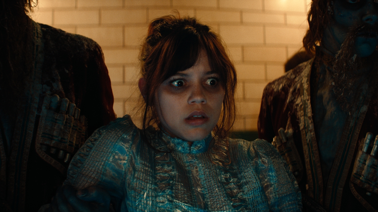 Maak kennis met Jenna Ortega's Astrid in de nieuwe 'Beetlejuice Beetlejuice'-featurette