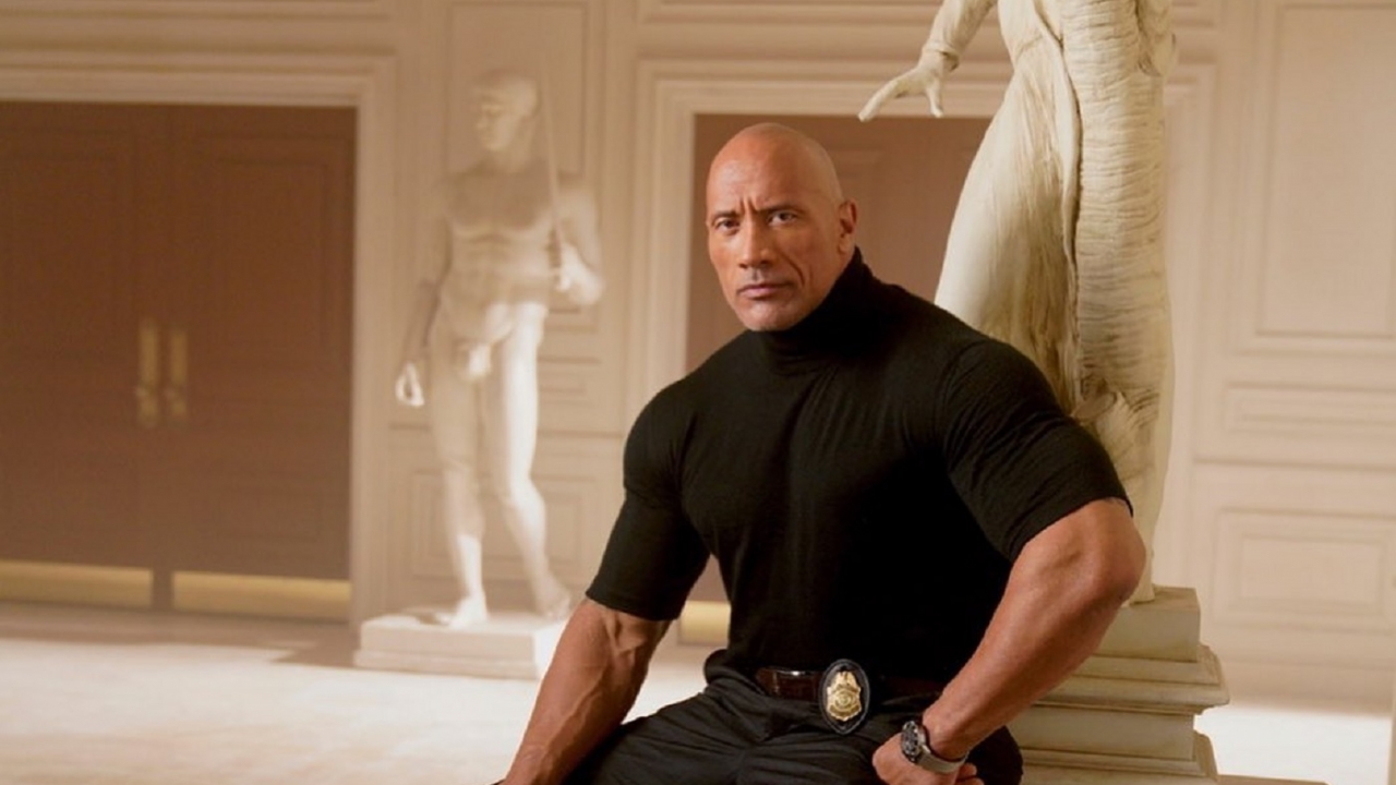 Hilarische restyle voor nieuwe 'Red Notice'-foto Dwayne Johnson