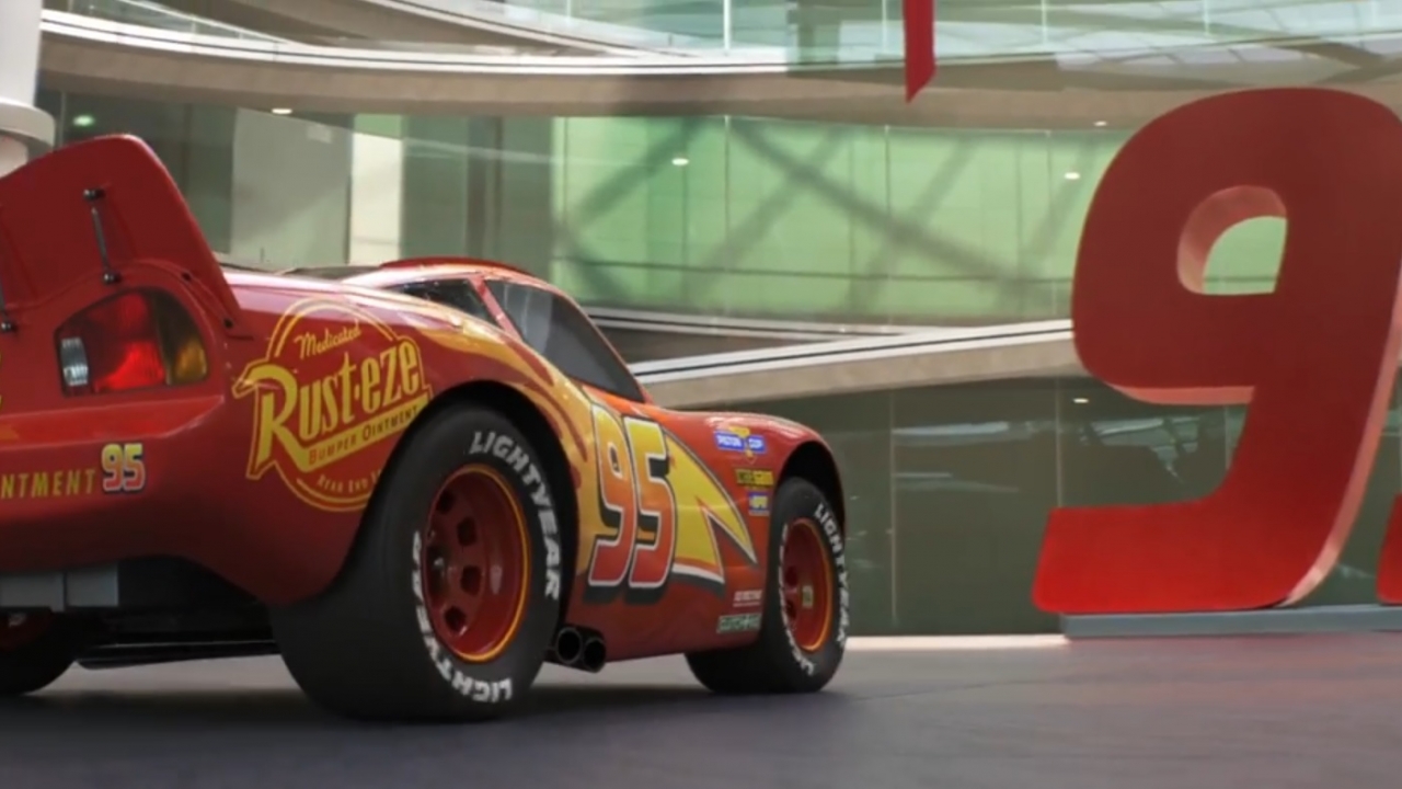 Razende Bliksem in duistere trailer 'Cars 3'