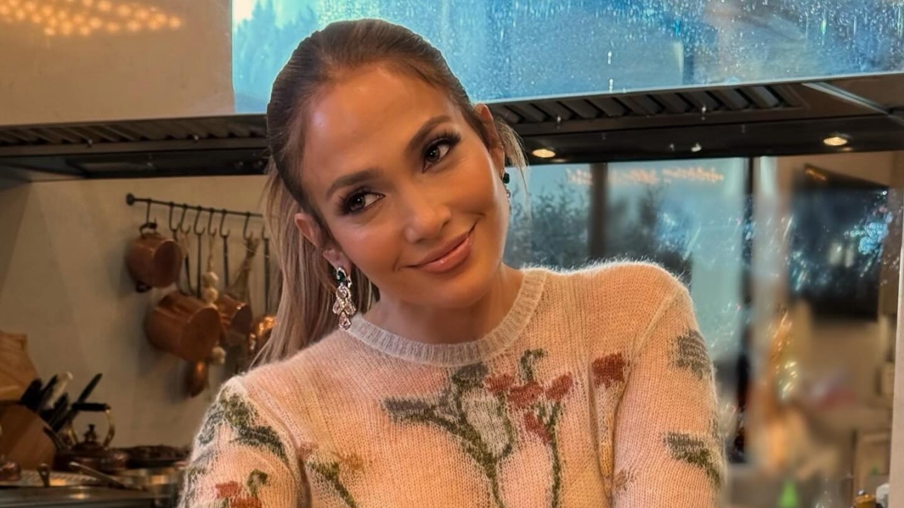 Eenzame Jennifer Lopez trekt miljoenen kijkers met verbluffende eerste foto in 2025