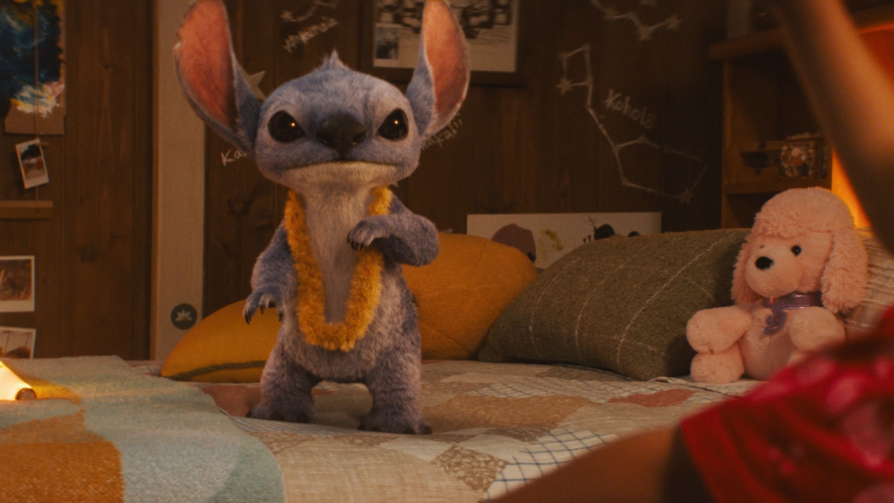 Stitch uit 'Lilo & Stitch' neemt de poster van zijn nieuwe film helemaal over