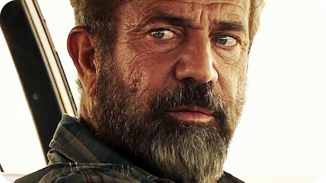 Ho ho ho! Mel Gibson is een vunzige kerstman opgejaagd door een huurmoordenaar in 'Fatman'