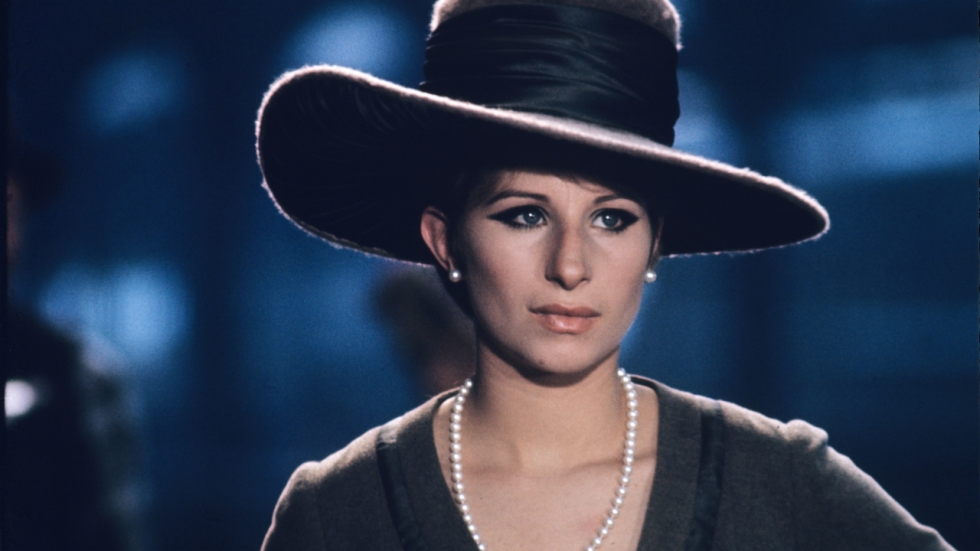 Ook Barbra Streisand (82) is enorm strak getrokken en gebotoxt (foto's)