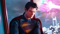 Nieuwe Superman David Corenswet 'vliegt weg' op setfoto's van de DC-blockbuster