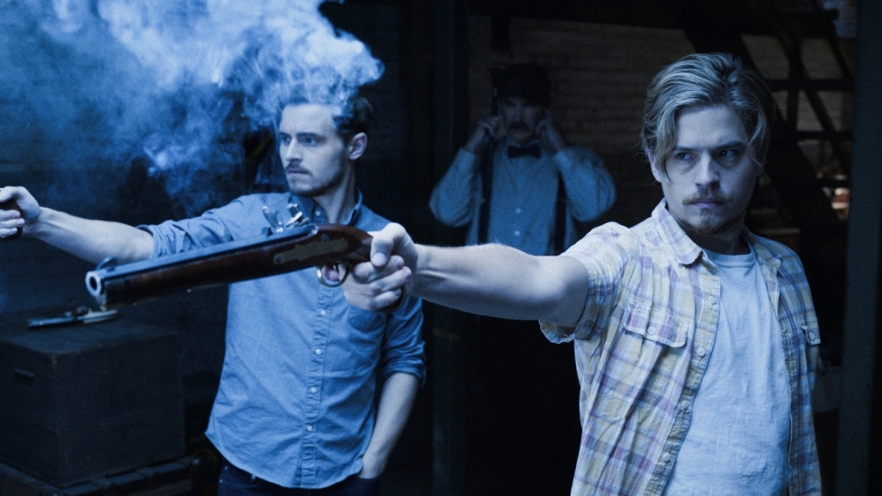 Dylan Sprouse en Callam McAullife vechten tot de dood in de trailer van 'The Duel'