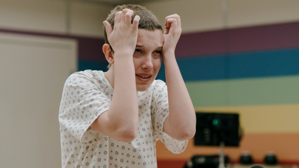 Millie Bobby Brown showt haar boxer shorts want dat hoort schijnbaar bij de zomer