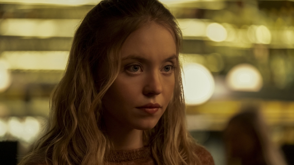 Jaloersmakende Sydney Sweeney komt met epische zomer-posts in retro badpak