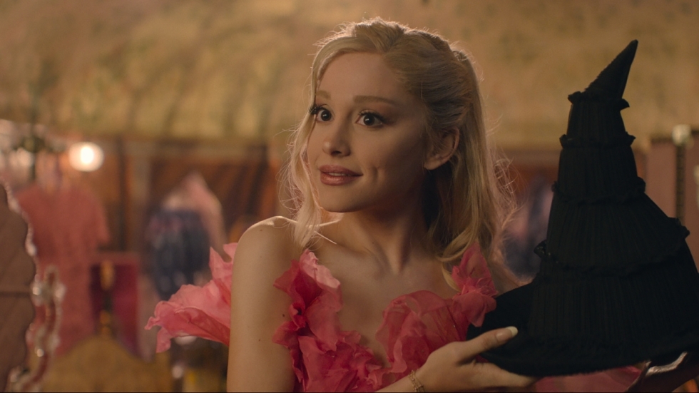 Fraaie en fantasierijke trailer voor grote fantasyfilm 'Wicked' met Ariana Grande