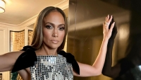 Jennifer Lopez verrast in een doorschijnende en prachtige jurk