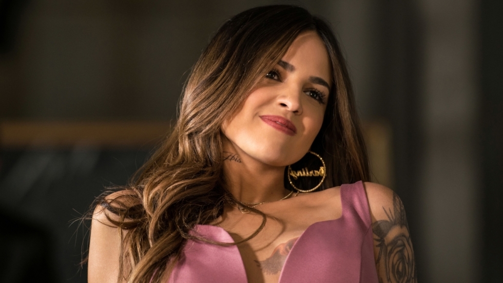 Eiza Gonzalez uit 'Baby Driver' steekt je ogen uit in roze sprankelende jurk