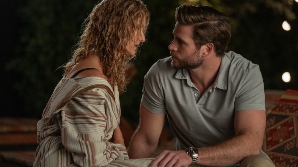 Laura Dern was "dolgelukkig" om behoorlijk intieme scènes op te nemen met Liam Hemsworth