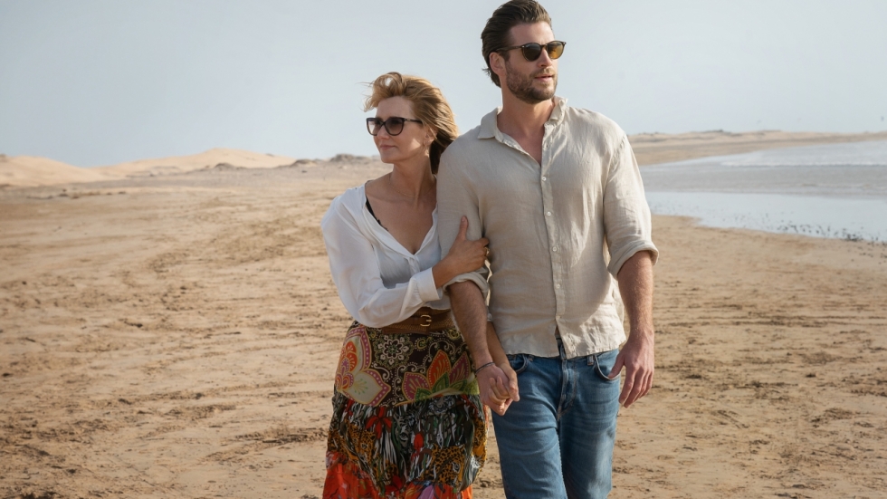 'Lonely Planet': romantisch niemendalletje laat de kachel van Laura Dern en Liam Hemsworth weer een tijdje branden