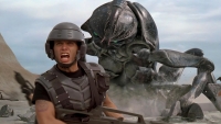 Dit detail in 'Starship Troopers' van Paul Verhoeven ziet niemand, maar is bijzonder grappig gedaan