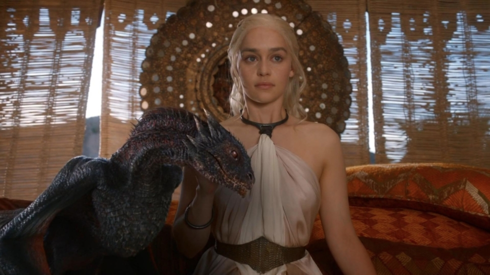 Emilia Clarke over haar vreemdste scène in 'Game of Thrones': "Ik denk dat Dany het lastig vond"