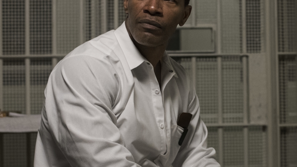 Jamie Foxx dist zijn beroemde ex-vriendin, Katie Holmes, hard op Netflix; "Witte meisjes"